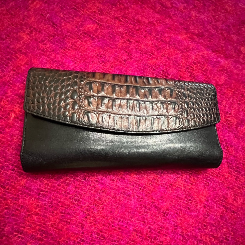 Brahmin Vintage Brown Croc Embossed Leather Tri-Fold Wallet & Checkbook Cover - Picture 2 of 9